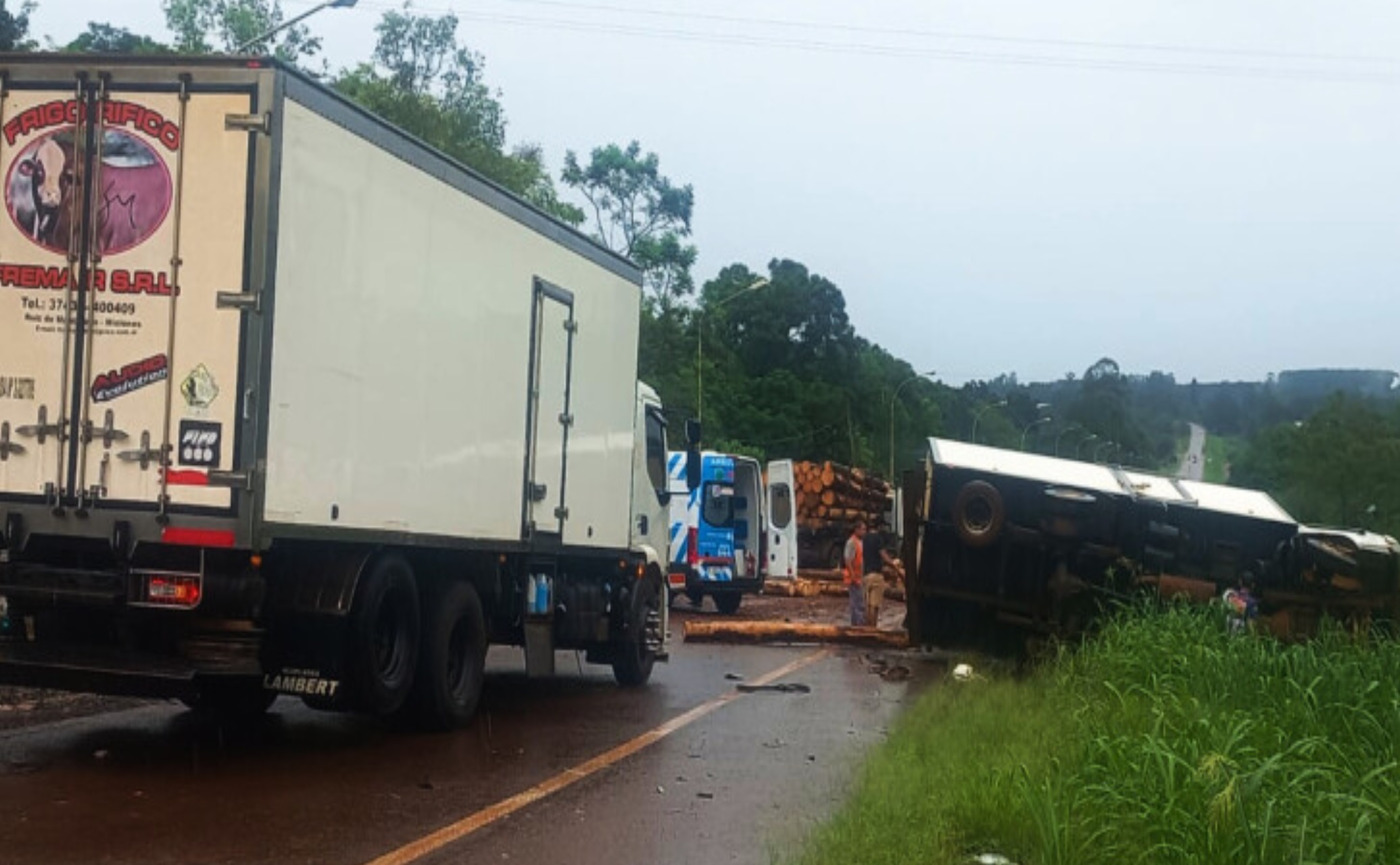 Eldorado Chocaron Dos Camiones Sobre La Ruta 12 Y Hay Dos Heridos La