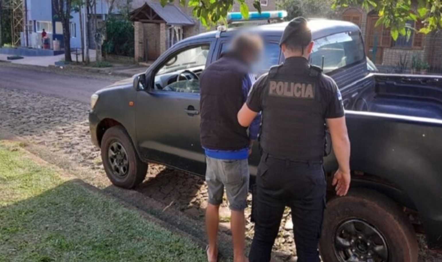 Oberá Tras Golpearla Amenazó De Muerte A Su Pareja Y Su Hija La Voz De Cataratas