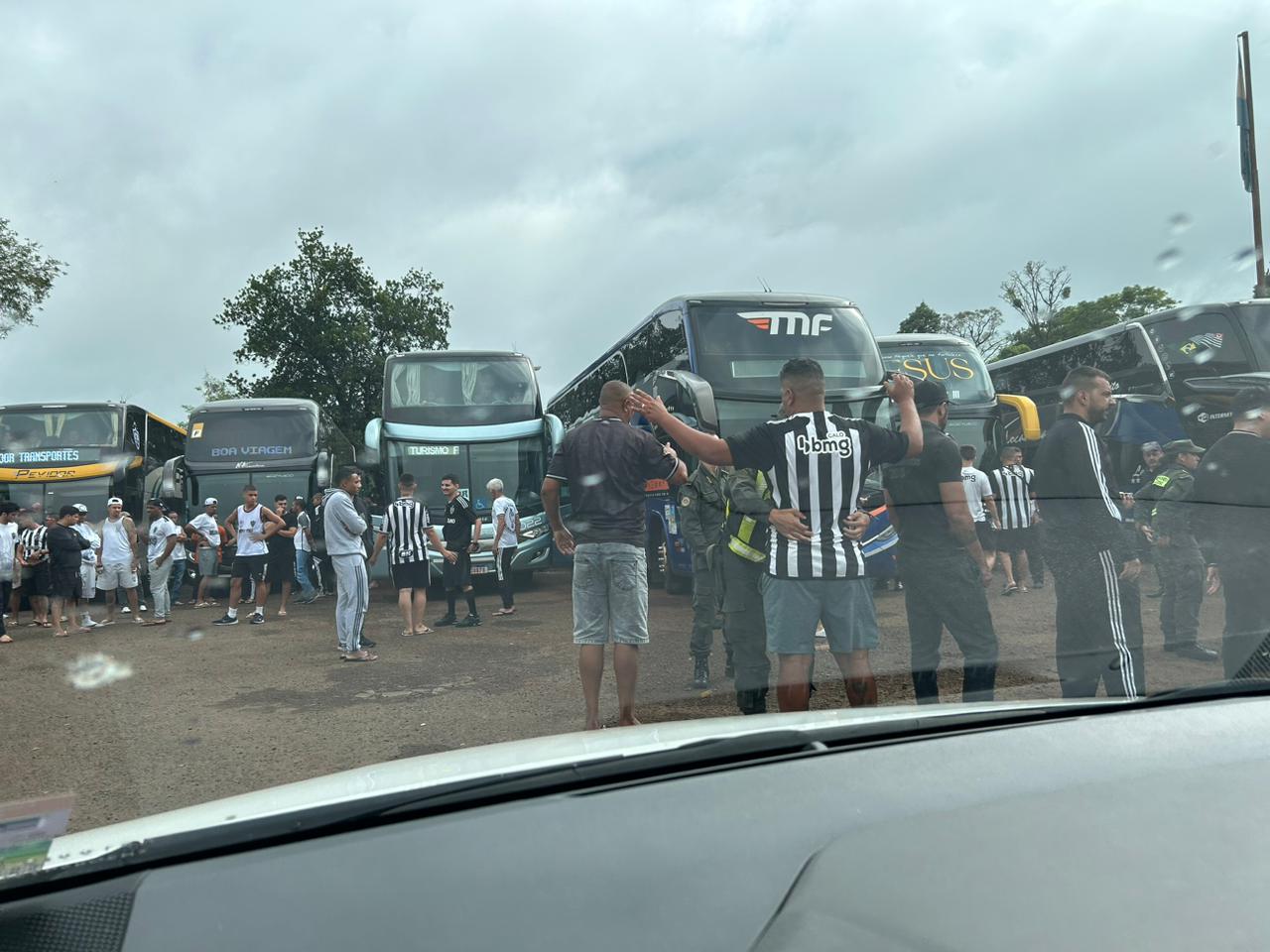 La frontera abarrotada de hinchas brasileños, rumbo a la final de la Copa Libertadores imagen-7