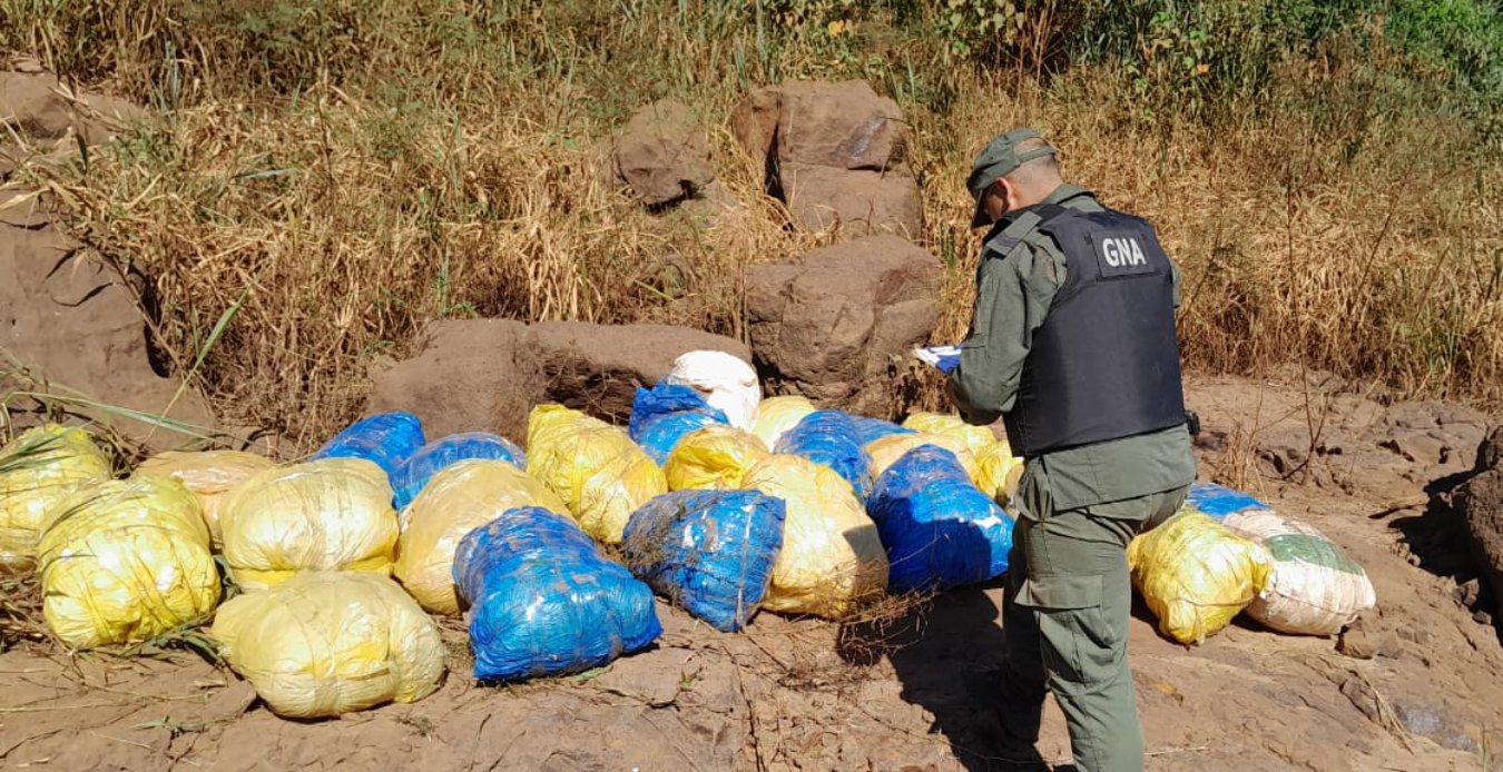 Puerto Esperanza: Decomisan 294 kilos de marihuana imagen-5