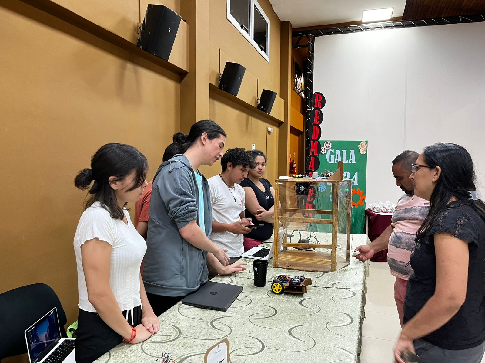 Escuela de Robótica: 226  estudiantes culminaron el ciclo con talento y creatividad imagen-10