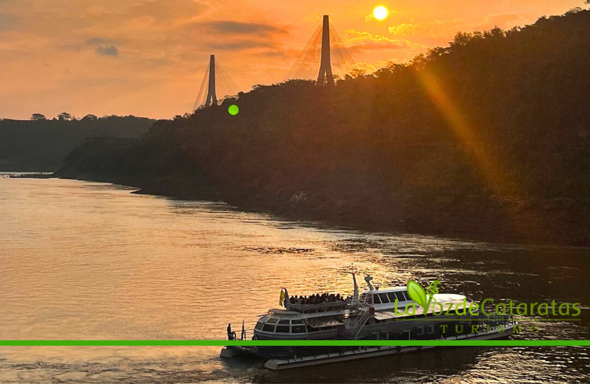 ¡Una experiencia inolvidable en el Catamarán!: Papá Noel llega con regalos para los residentes de Iguazú imagen-5