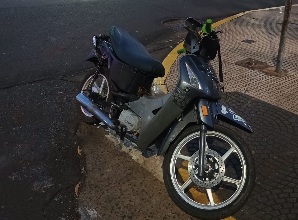 Noche accidentada en Iguazú: dos motocicletas chocaron frente al hospital imagen-8