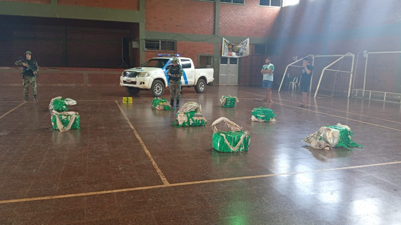 Puerto Leoni: Prefectura secuestró más de 215 kilos de marihuana valuados en $790 millones imagen-6