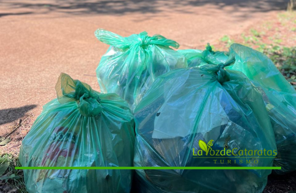 Día de la Tierra: colaboradores de Loi Suites Iguazú recolectaron 60 kilos de residuos en las 600 hectáreas imagen-12
