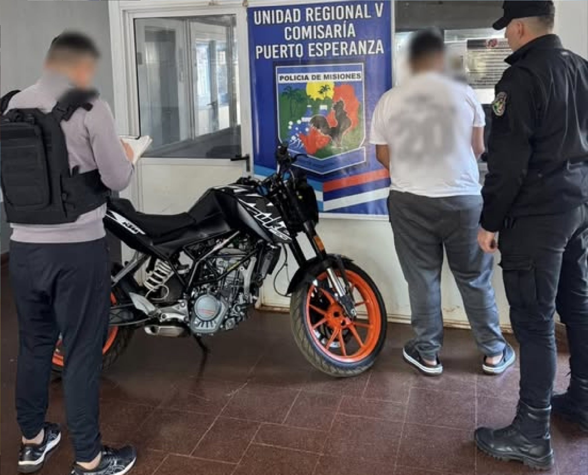 Puerto Esperanza: circulaba en una motocicleta robada y terminó detenido imagen-6