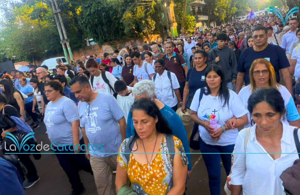 Corpus Christi: la comunidad católica de Iguazú renovó su fe en la Eucaristía 8 Corpus Christi: la comunidad católica de Iguazú renovó su fe en la Eucaristía imagen-7
