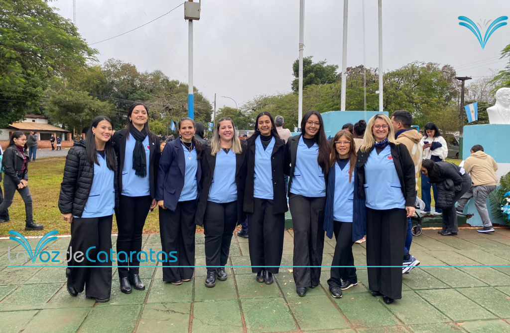 Alumnos de la Escuela Especial Esperanza emocionaron durante la promesa a la Bandera 11 Alumnos de la Escuela Especial Esperanza emocionaron durante la promesa a la Bandera imagen-10
