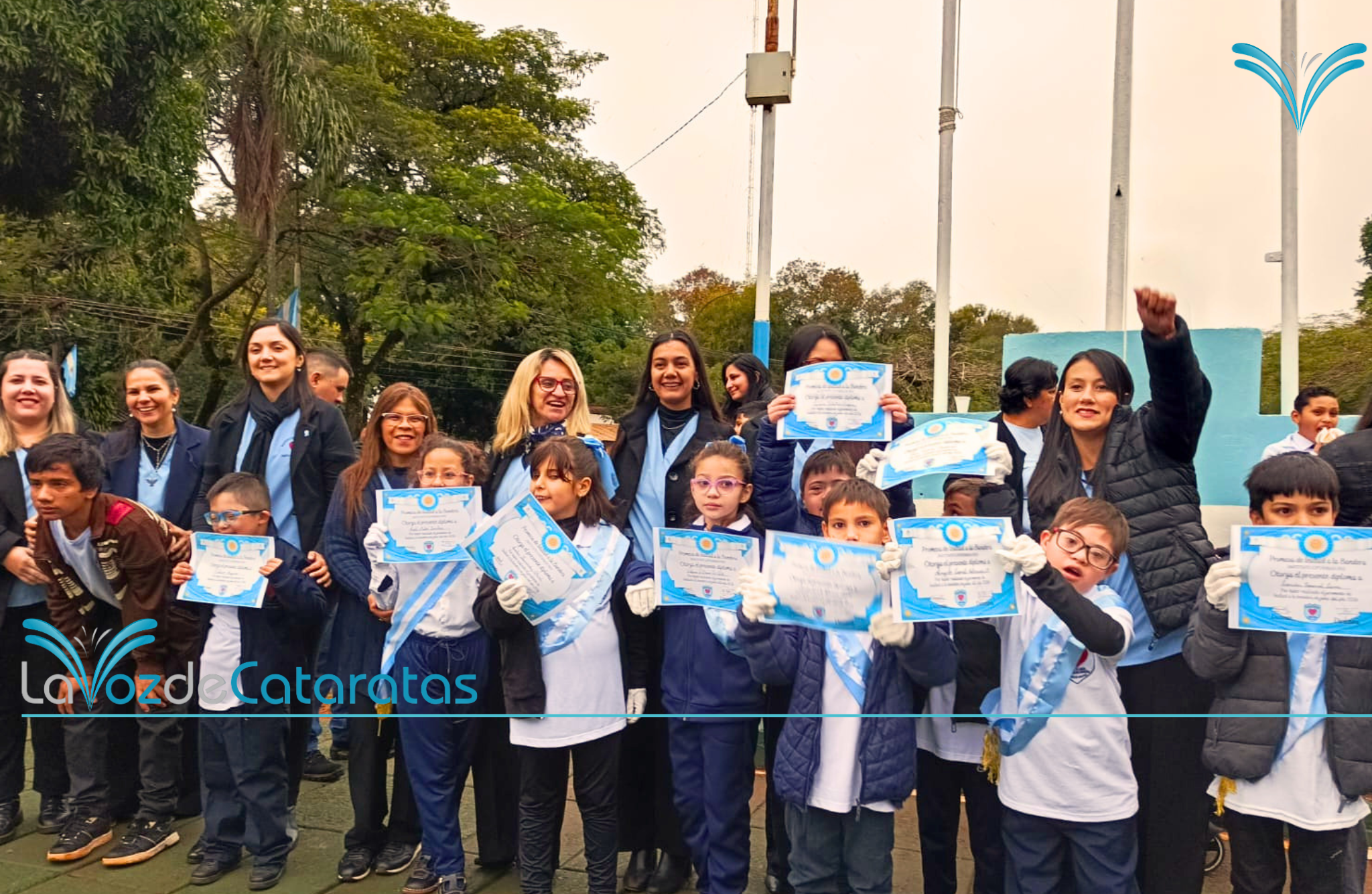 Alumnos de la Escuela Especial Esperanza emocionaron durante la promesa a la Bandera imagen-6