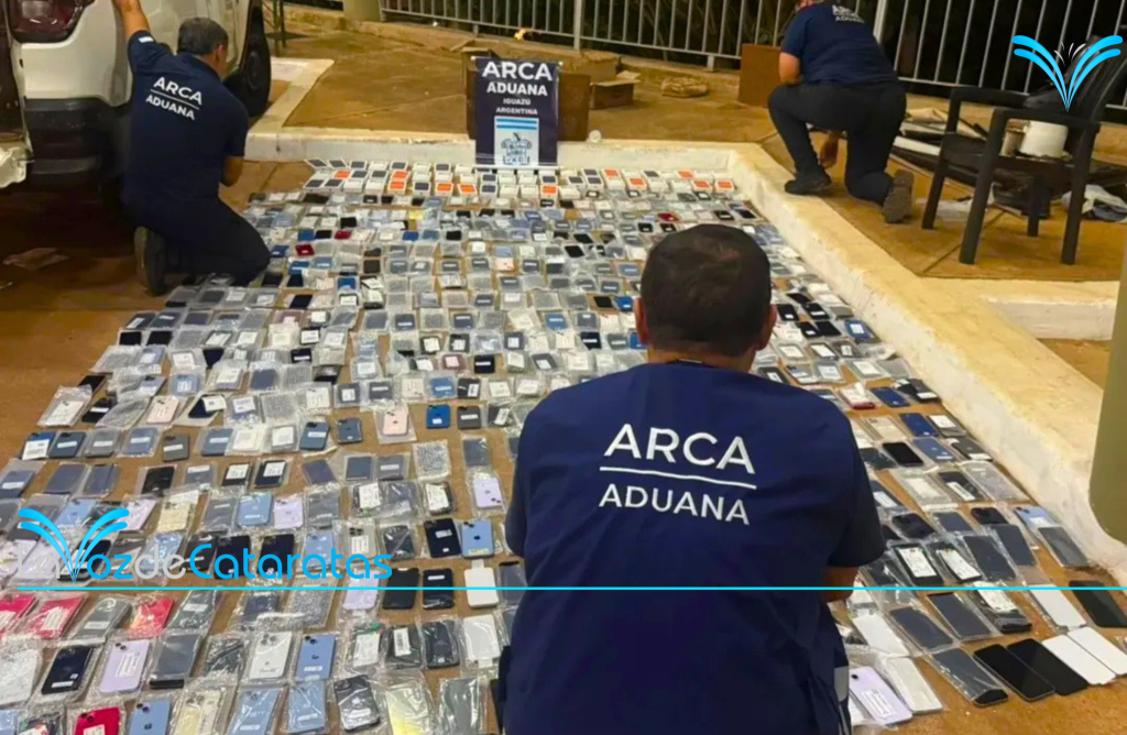 Aduana secuestró 637 iPhones ocultos en un utilitario que ingresaba por el Puerto Tres Fronteras imagen-8