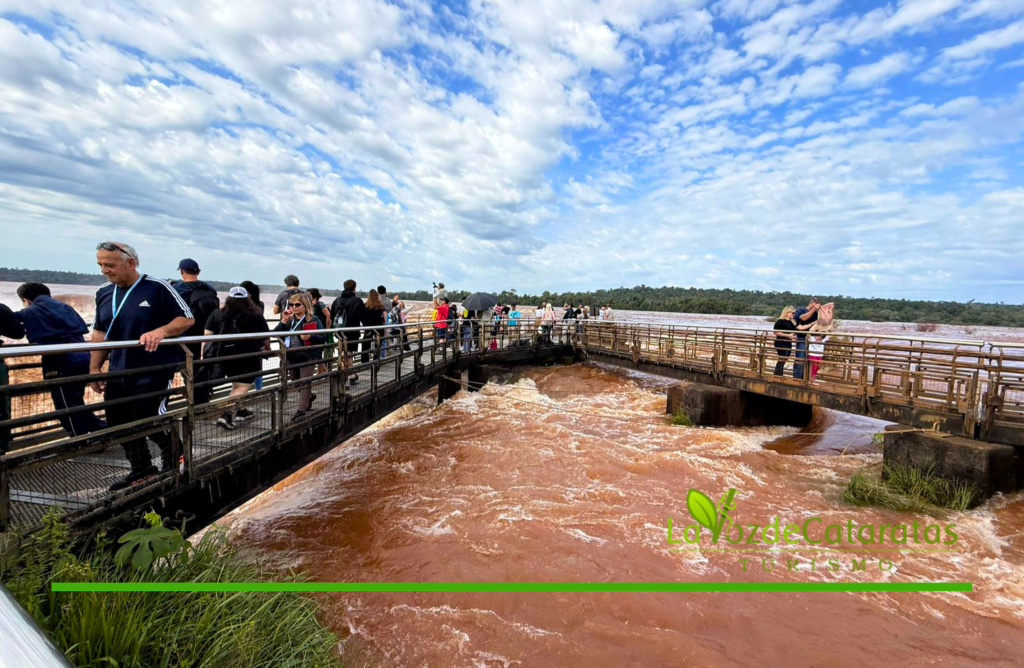 Cierran preventivamente la Garganta del Diablo por el aumento del caudal del río Iguazú 10 Cierran preventivamente la Garganta del Diablo por el aumento del caudal del río Iguazú imagen-9