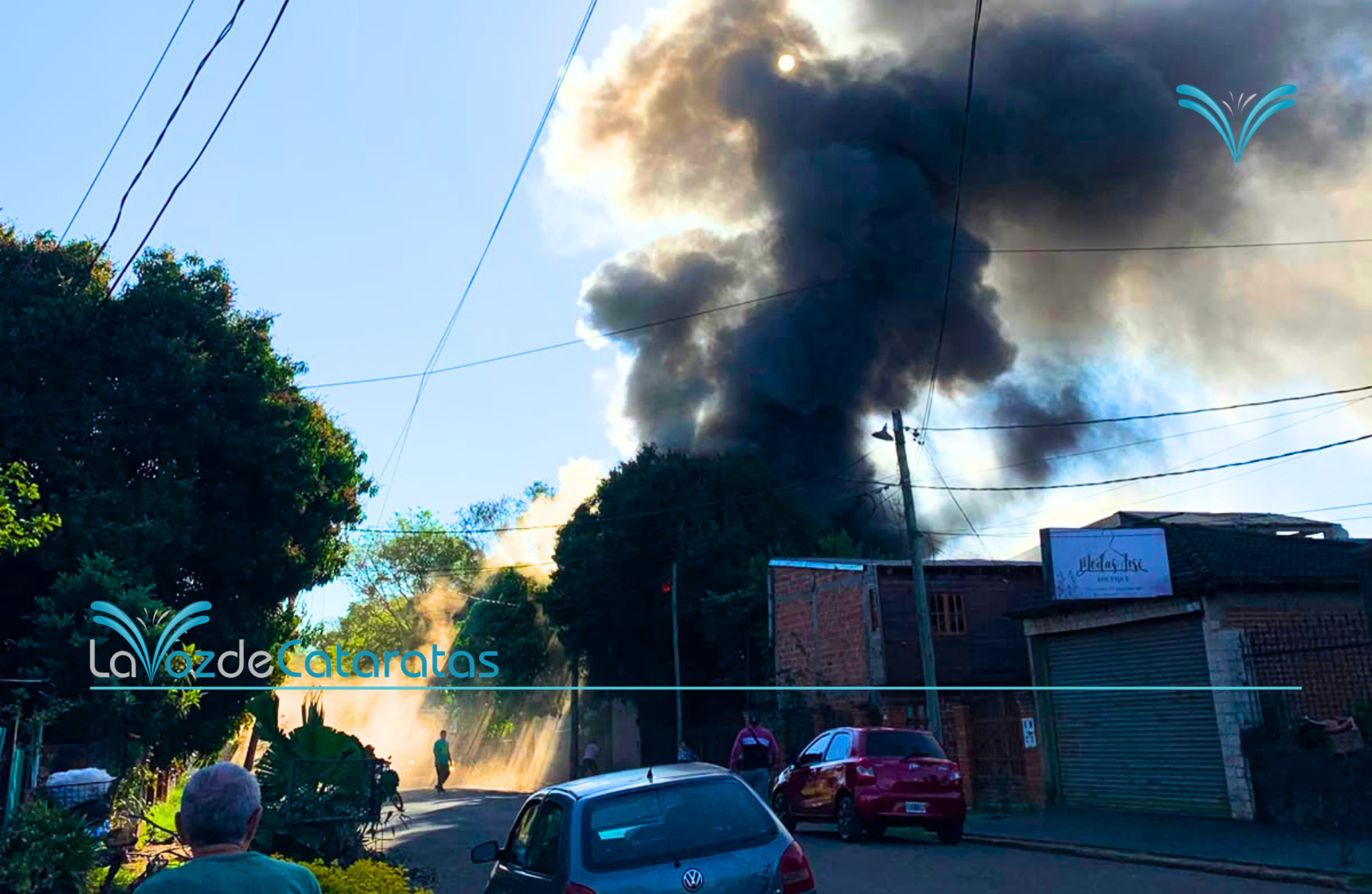 Incendio de gran magnitud afectó una vivienda y un sector de alquiler imagen-6
