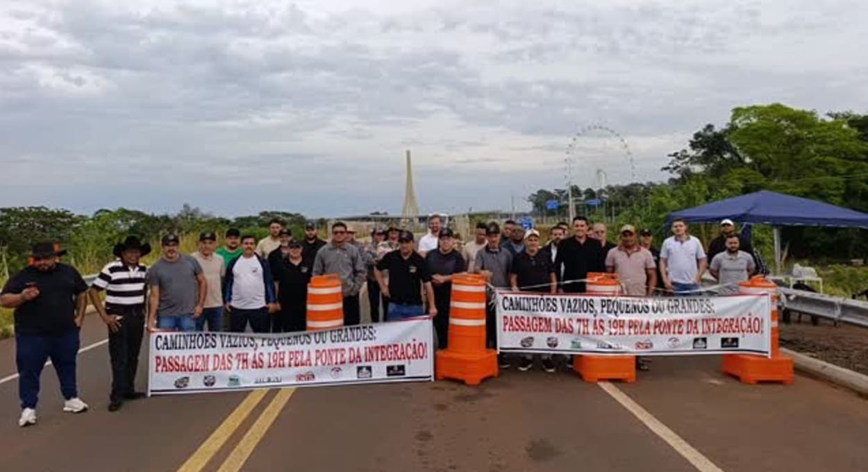 Puente de la Integración: camioneros brasileños mantienen el reclamo para circular de día imagen-6
