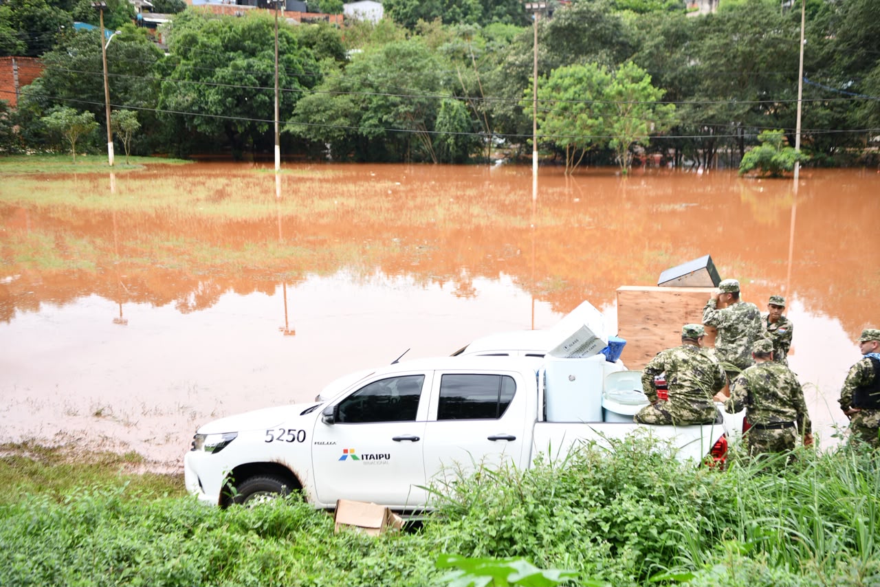 Itaipú alerta por una rápida crecida del Paraná y aumentan las evacuaciones en Ciudad del Este imagen-6