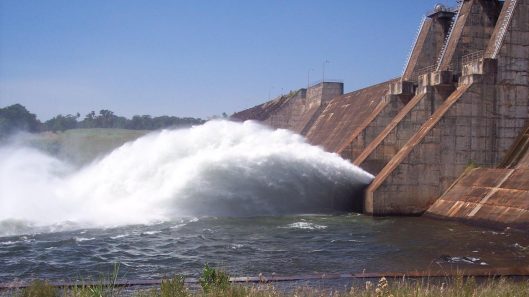 Abren compuertas Represa de Yguazú en Paraguay ante el aumento de los niveles de agua