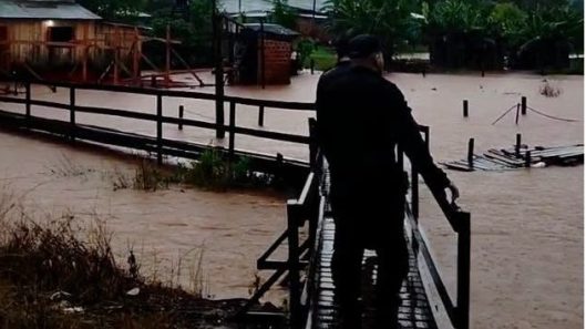 Andresito desbordaron dos arroyos y ocho familias fueron evacuadas por las intensas lluvias