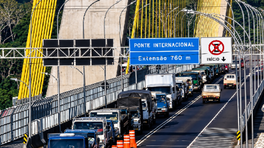 Brasil y Paraguay aplican nuevas reglas al transporte de cargas