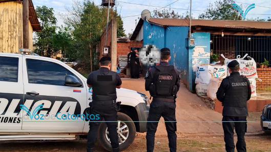 Buscan a un hombre acusado de disparar contra un joven y herir también a su madre