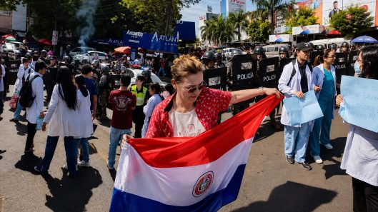 CDE protesta de médicos terminó con incidentes cerca del Puente de la Amistad