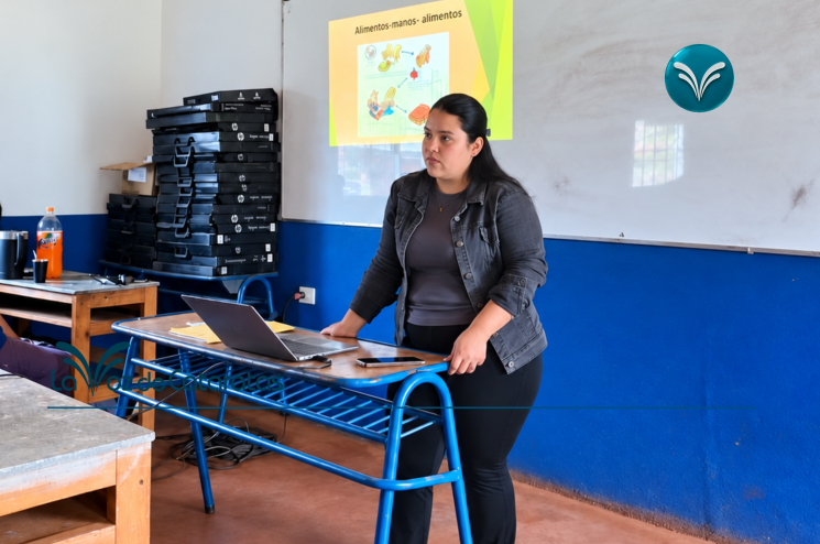 Carla Garcete de la formación técnica en Iguazú al control de los alimentos
