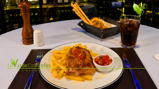 Cena y entretenimiento Casino Café Central suma una propuesta para disfrutar las noches en Iguazú