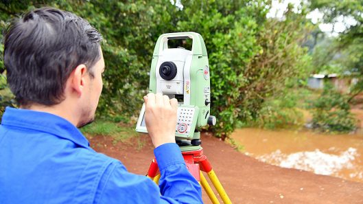 Crecida del río Paraná Itaipú prevé posibles inundaciones en Ciudad del Este