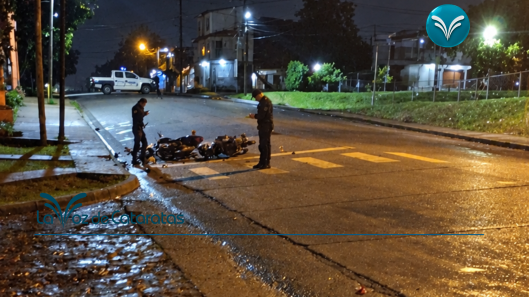 Dos motociclistas sufrieron lesiones graves en una colisión frontal