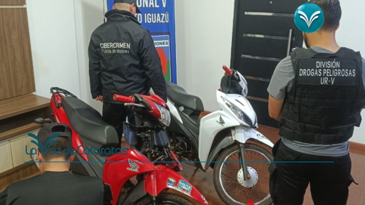 Iban tras una moto robada y encontraron dos Honda Wave listas para ser comercializadas