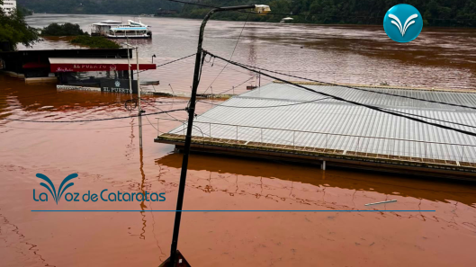 La crecida mantiene suspendido el servicio de balsa entre Iguazú y Presidente Franco