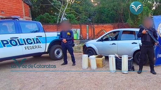 Llevaban 20 kilos de marihuana ocultos en tubos de PVC hay tres detenidos