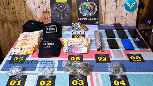 Lo buscaban por balear a un joven y durante el allanamiento hallaron cocaína, marihuana y un arma