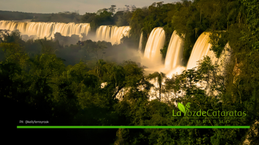 Luna-llena-en-cataratas-circuito-superior-1024x668
