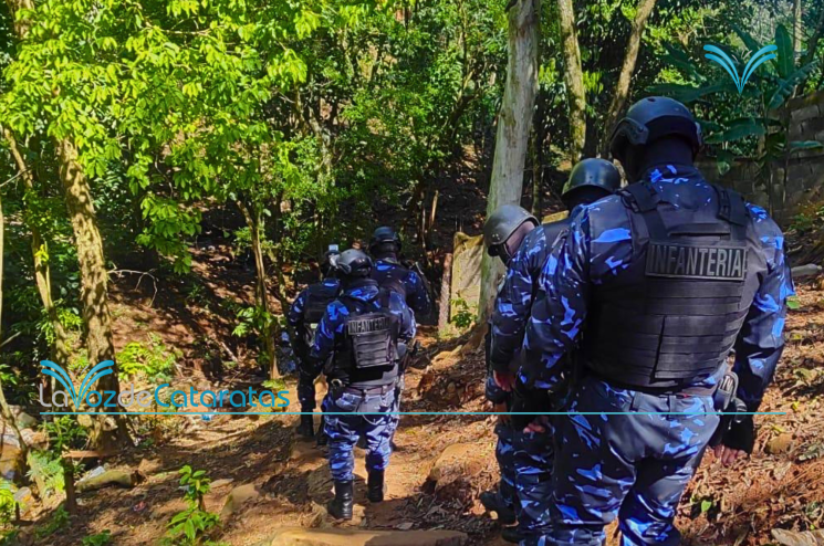 Secuestraron vainas y un proyectil en el lugar donde investigan el tiroteo vinculado a la muerte de un hombre en Paraguay Investigadores y peritos de la Policía de Misiones allanaron este miércol