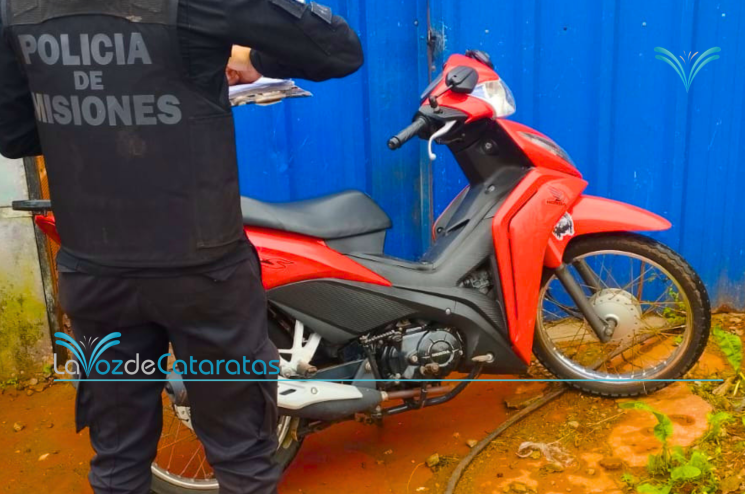 Vecinos alertaron sobre un sospechoso y la Policía lo detuvo por el robo de una moto