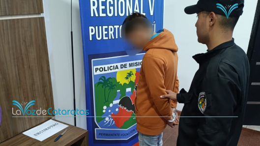 despertó con un hombre armado dentro de su habitación