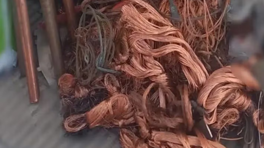 este