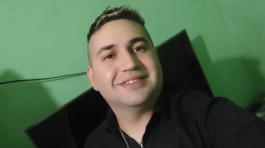 este