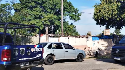 este