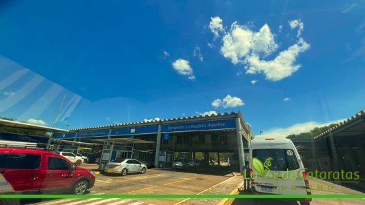 ingreso al pais puente tancredo neves