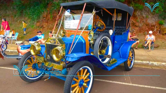 los autos antiguos vuelven a encontrarse clásicos con exposición y caravana