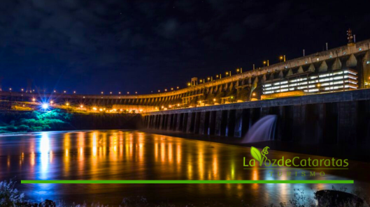 ultima funcion de Itaipu iluminada (1)